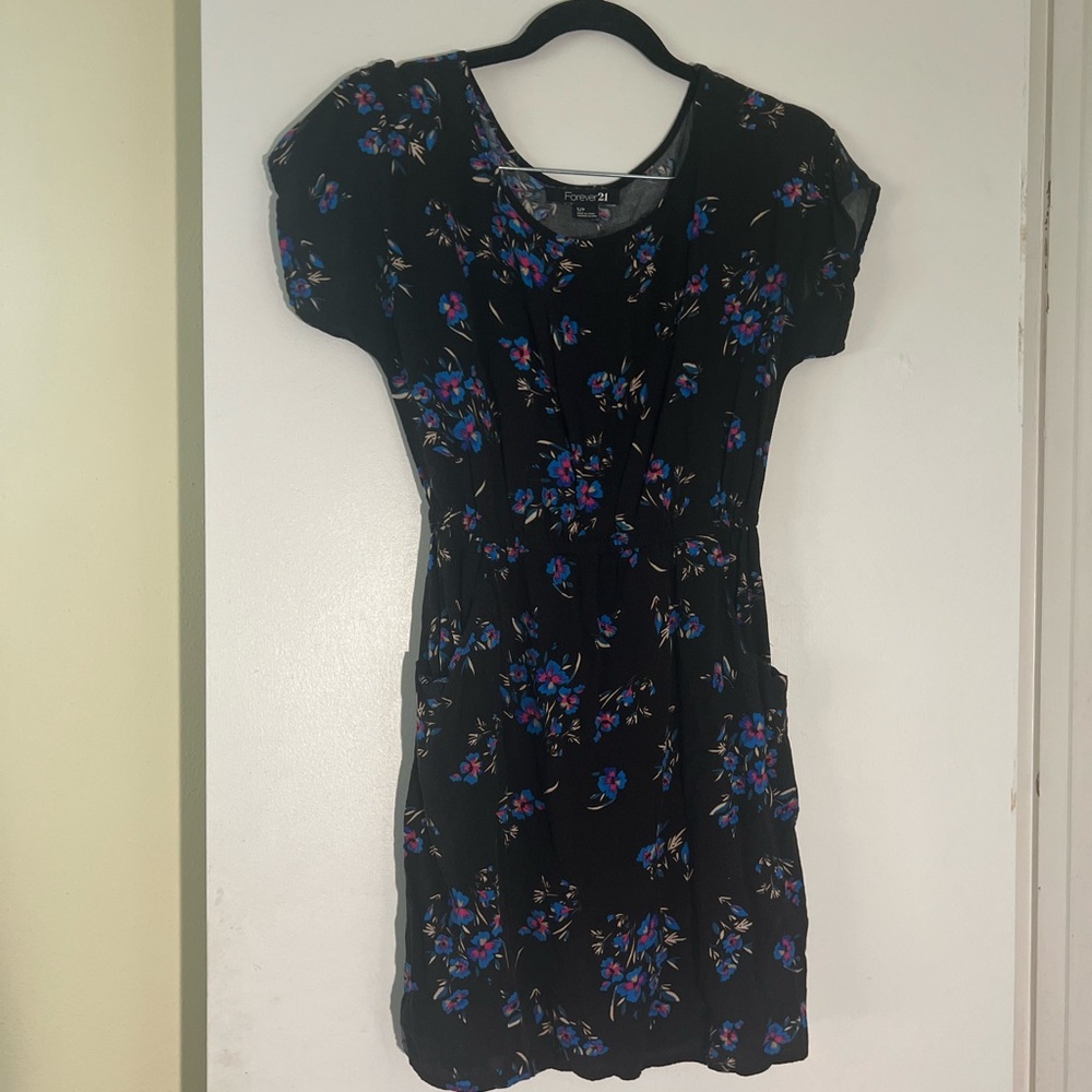 Forever 21 Black and Blue Flutter Sleeve Dress